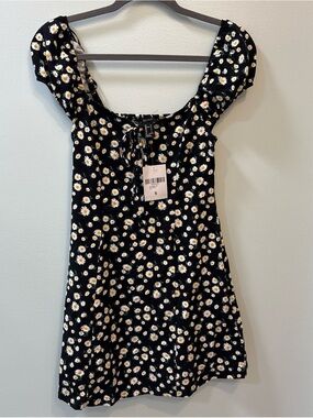 Forever 21 Black Daisy Print Puff Sleeve Mini Dress